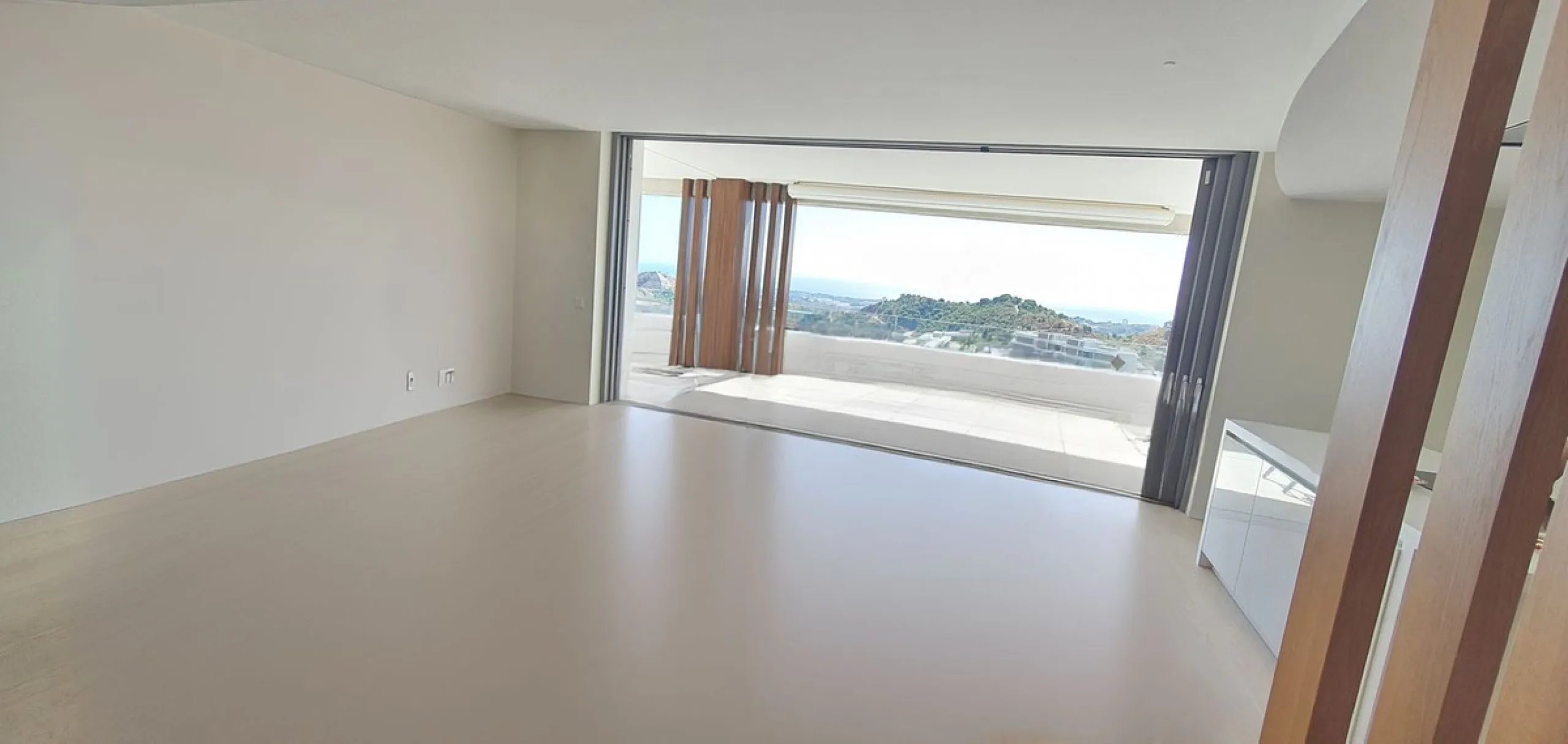Sensational 3 bedroom corner apartment in Real de la Quinta Quercus Phase