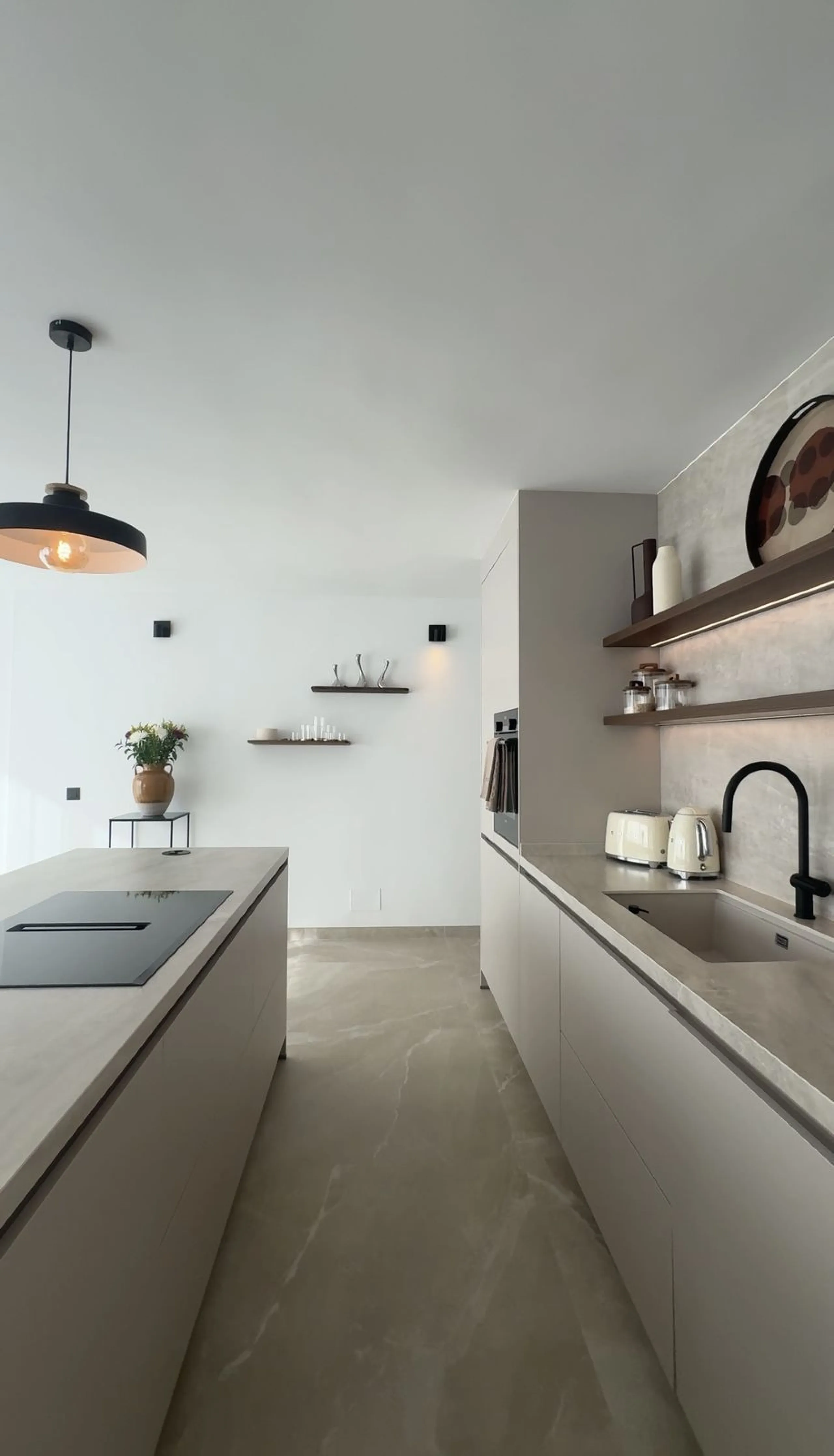 Apartment - Penthouse в продаже в Marbella, Málaga. В доме 3 спален и 3 ванных комнат. Площадь дома 122 м²