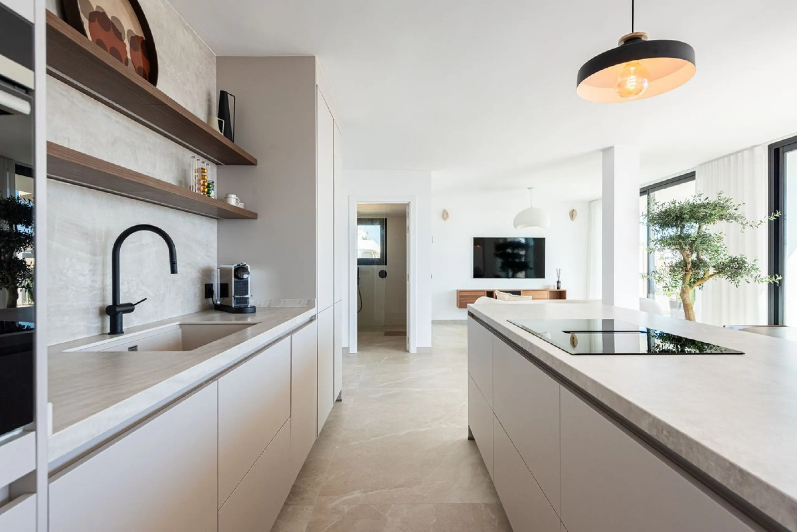 Apartment - Penthouse в продаже в Marbella, Málaga. В доме 3 спален и 3 ванных комнат. Площадь дома 122 м²