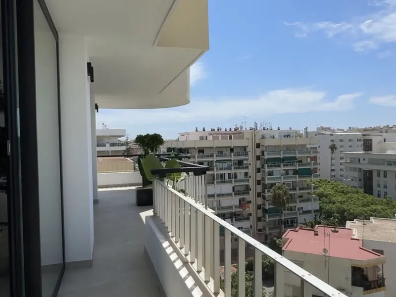 Apartment - Penthouse в продаже в Marbella, Málaga. В доме 3 спален и 3 ванных комнат. Площадь дома 122 м²