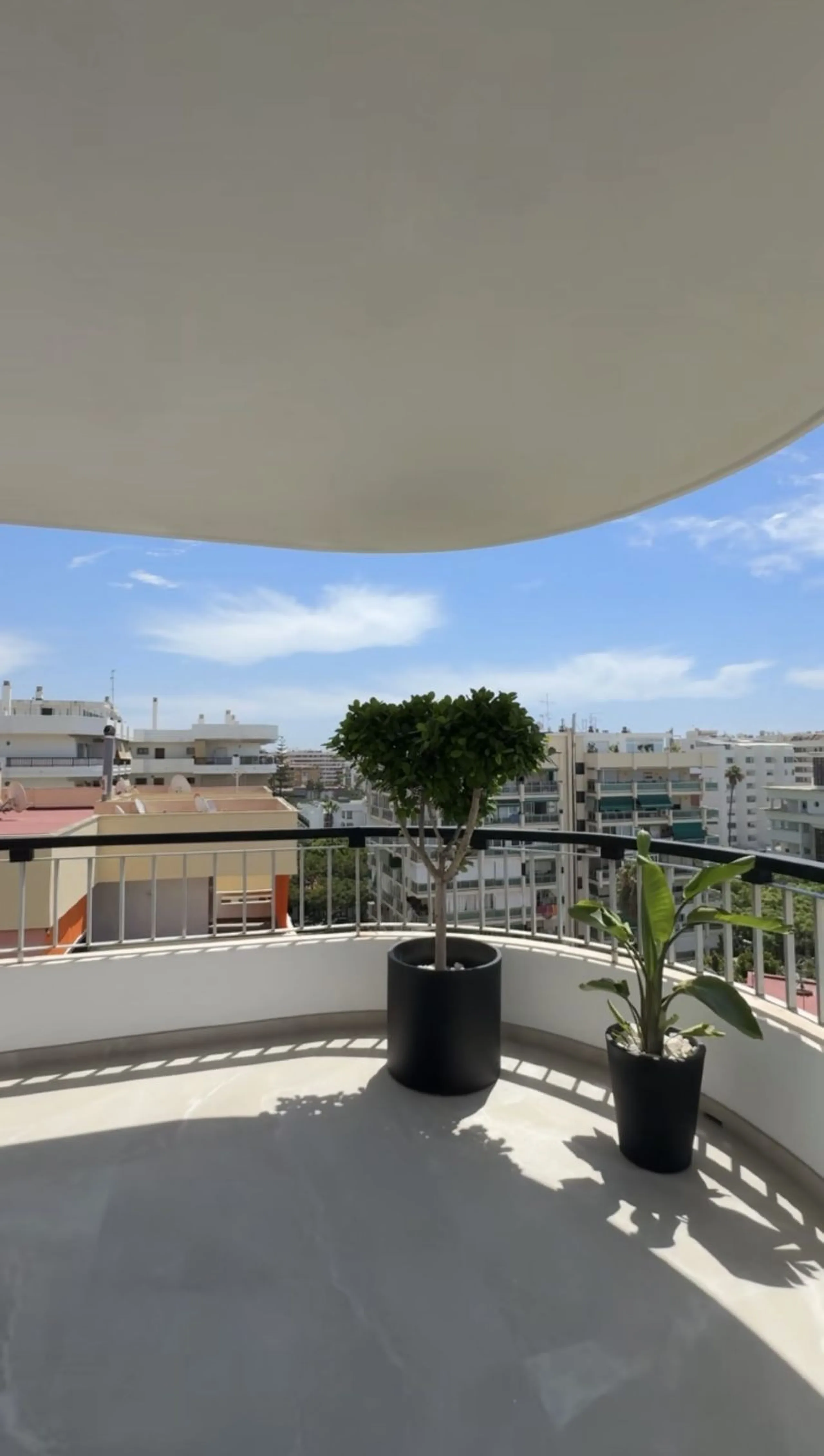 Apartment - Penthouse в продаже в Marbella, Málaga. В доме 3 спален и 3 ванных комнат. Площадь дома 122 м²