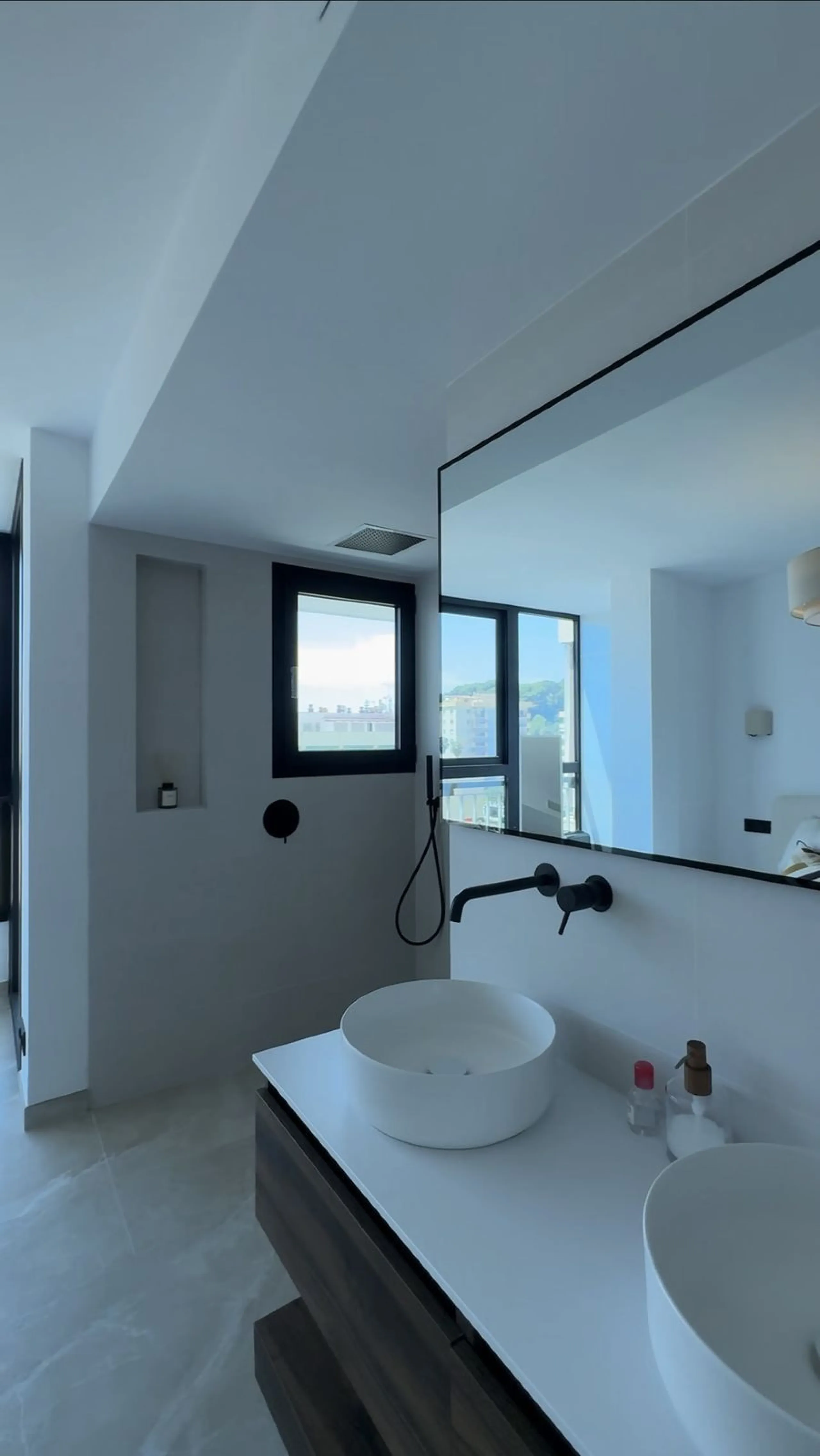 Apartment - Penthouse в продаже в Marbella, Málaga. В доме 3 спален и 3 ванных комнат. Площадь дома 122 м²