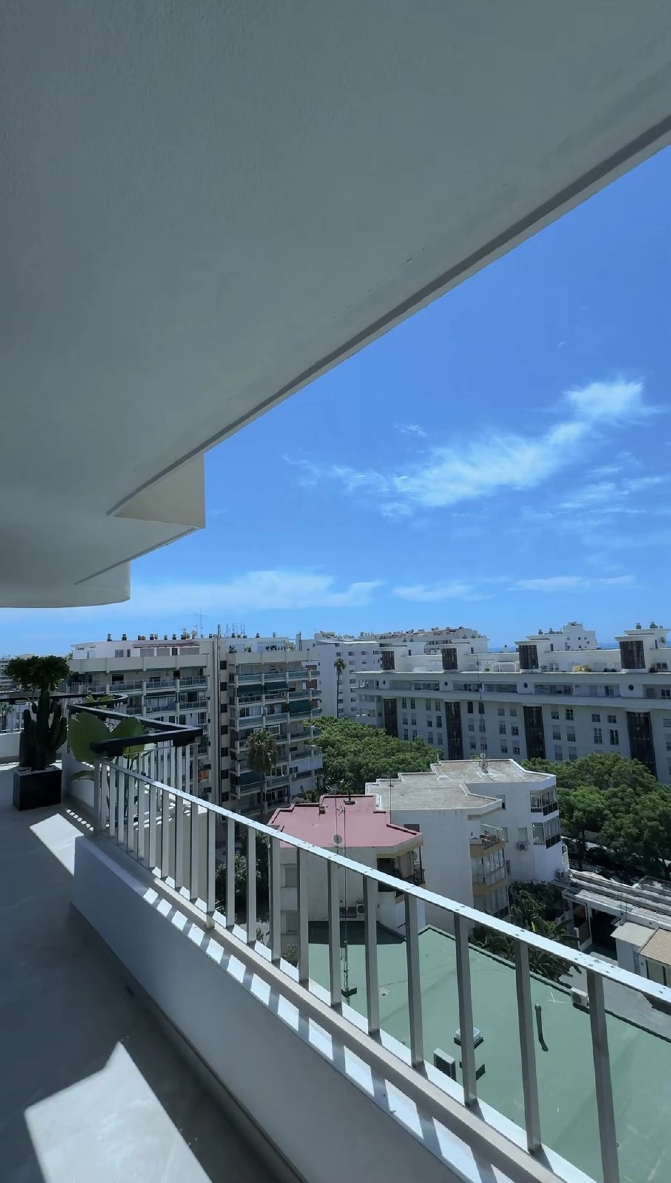 Apartment - Penthouse в продаже в Marbella, Málaga. В доме 3 спален и 3 ванных комнат. Площадь дома 122 м²