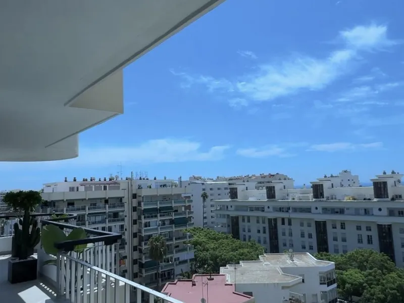 Apartment - Penthouse в продаже в Marbella, Málaga. В доме 3 спален и 3 ванных комнат. Площадь дома 122 м²