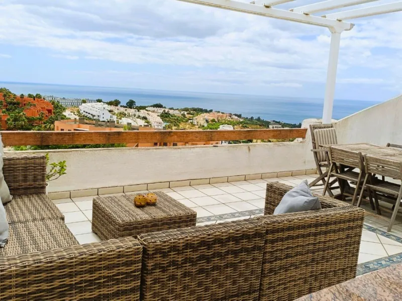 Spacious 5-Bedroom Townhouse with Sea Views in La Paloma, Manilva
