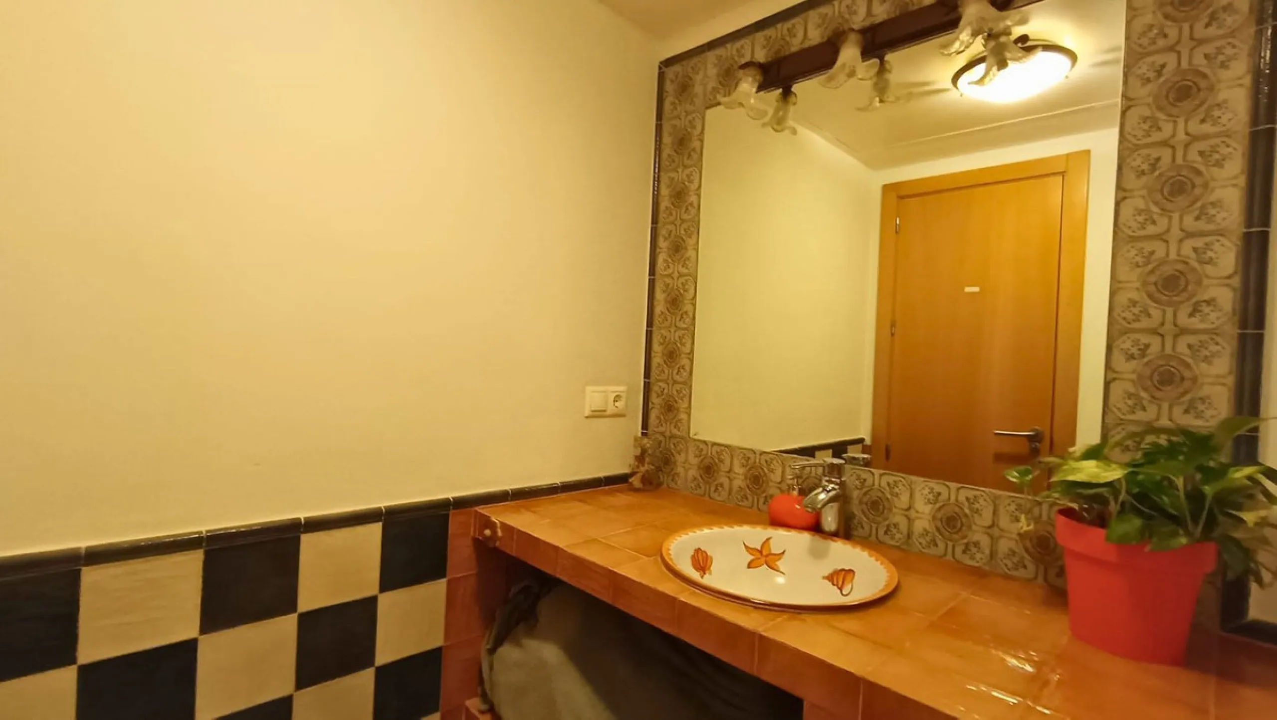 Spacious 5-Bedroom Townhouse with Sea Views in La Paloma, Manilva