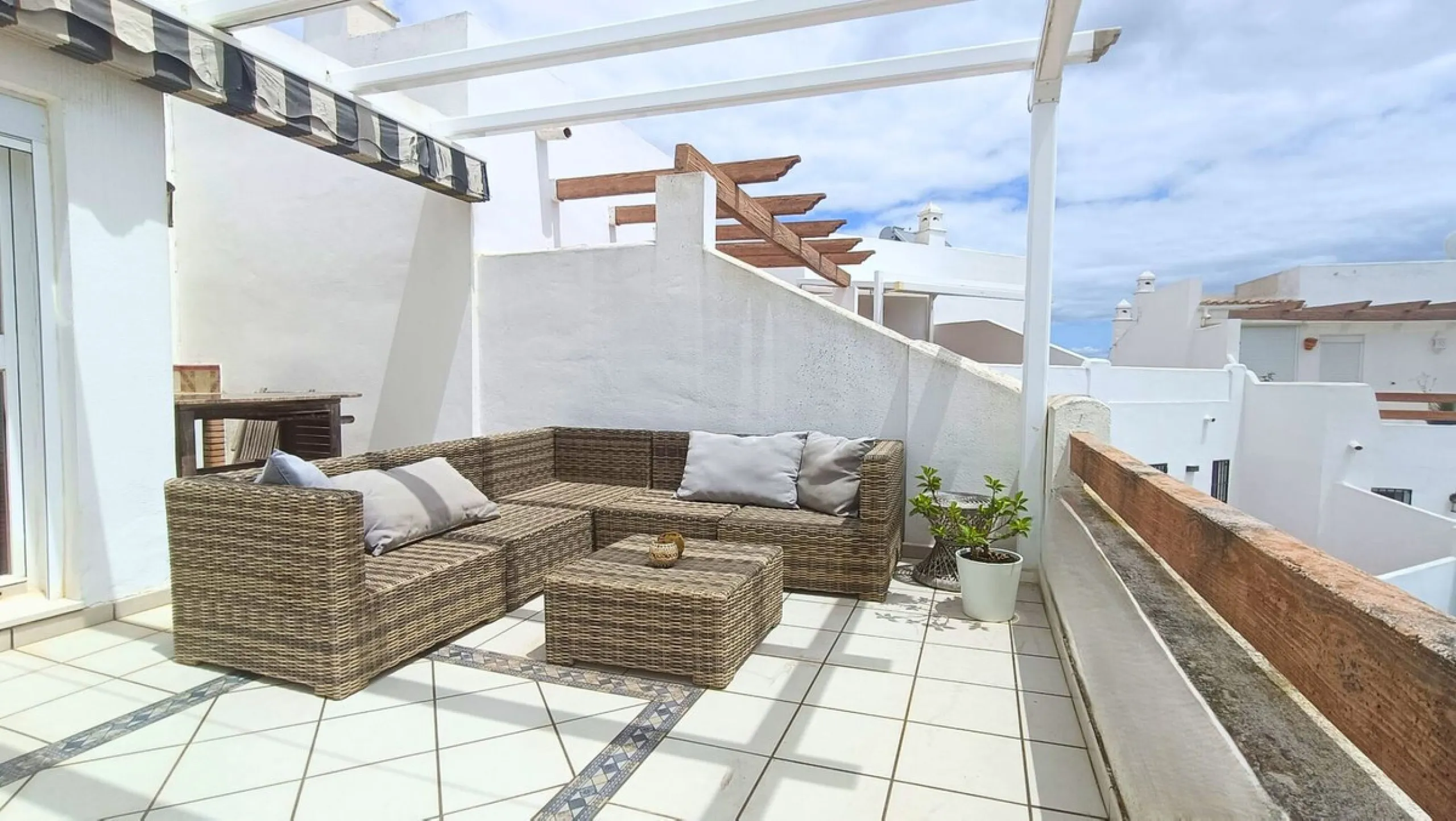 Spacious 5-Bedroom Townhouse with Sea Views in La Paloma, Manilva