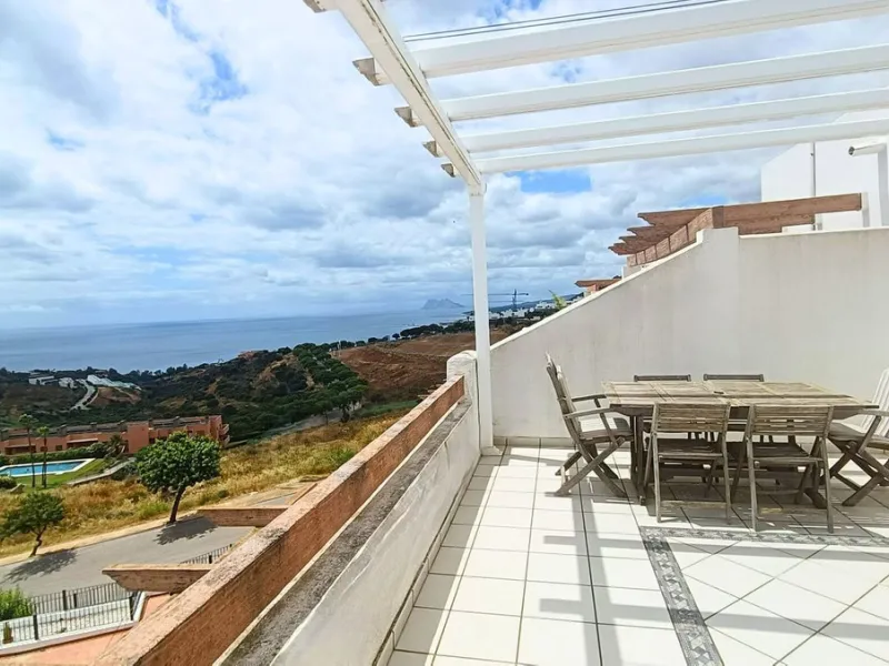 Spacious 5-Bedroom Townhouse with Sea Views in La Paloma, Manilva
