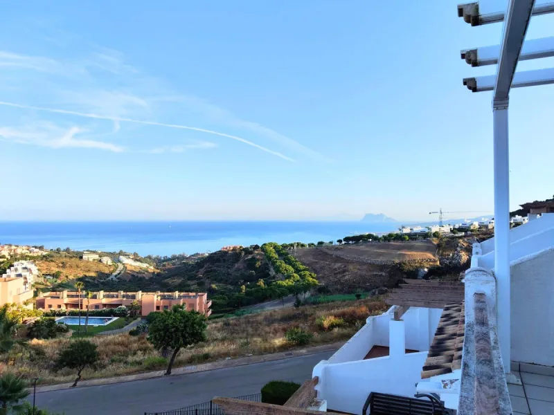 Spacious 5-Bedroom Townhouse with Sea Views in La Paloma, Manilva