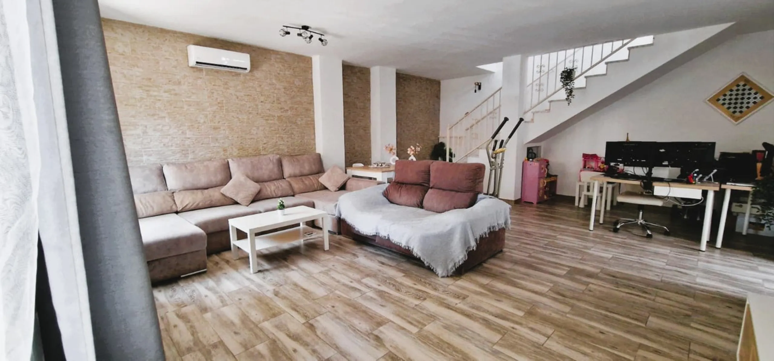 **Recently Renovated Single-Family Home in the Best Area of Town — €335,000