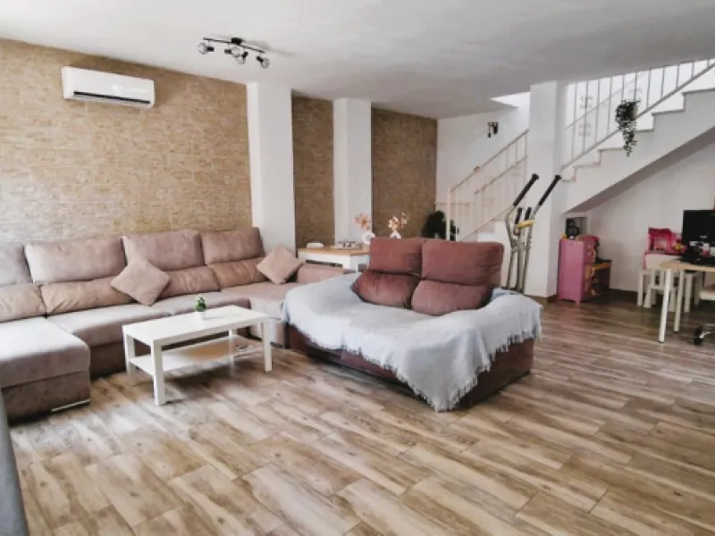 **Recently Renovated Single-Family Home in the Best Area of Town — €335,000
