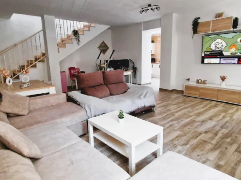 **Recently Renovated Single-Family Home in the Best Area of Town — €335,000