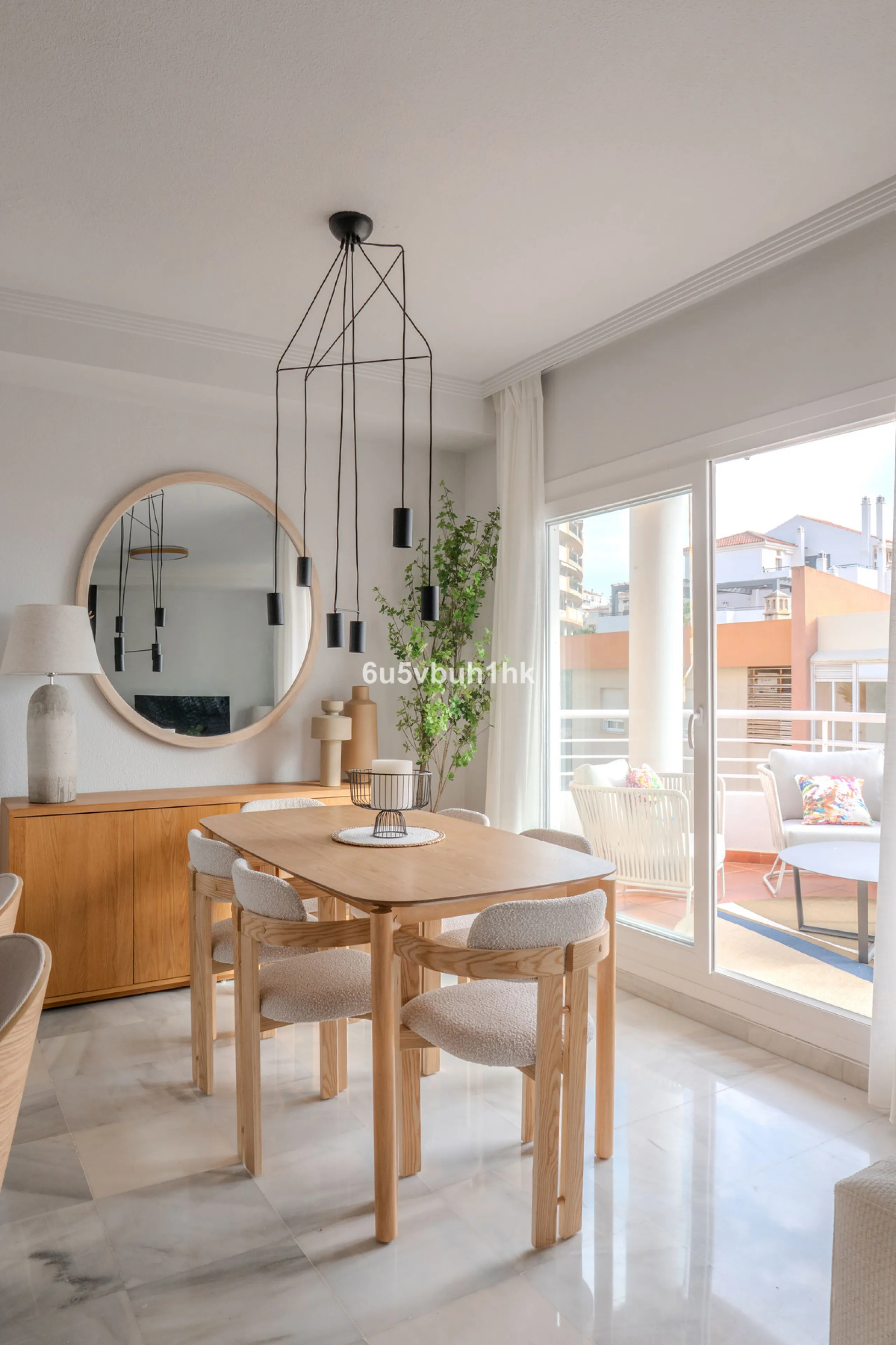 House - Townhouse в продаже в Benalmadena, Málaga. В доме 3 спален и 2 ванных комнат. Площадь дома 150 м². Площадь участка 100 м²