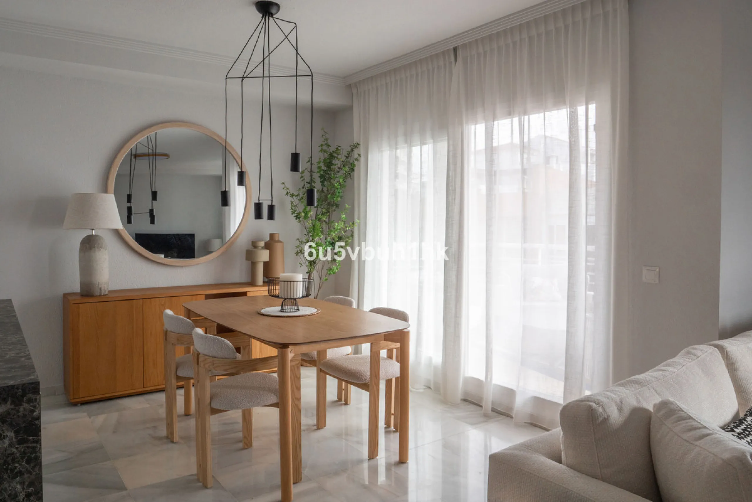 House - Townhouse в продаже в Benalmadena, Málaga. В доме 3 спален и 2 ванных комнат. Площадь дома 150 м². Площадь участка 100 м²