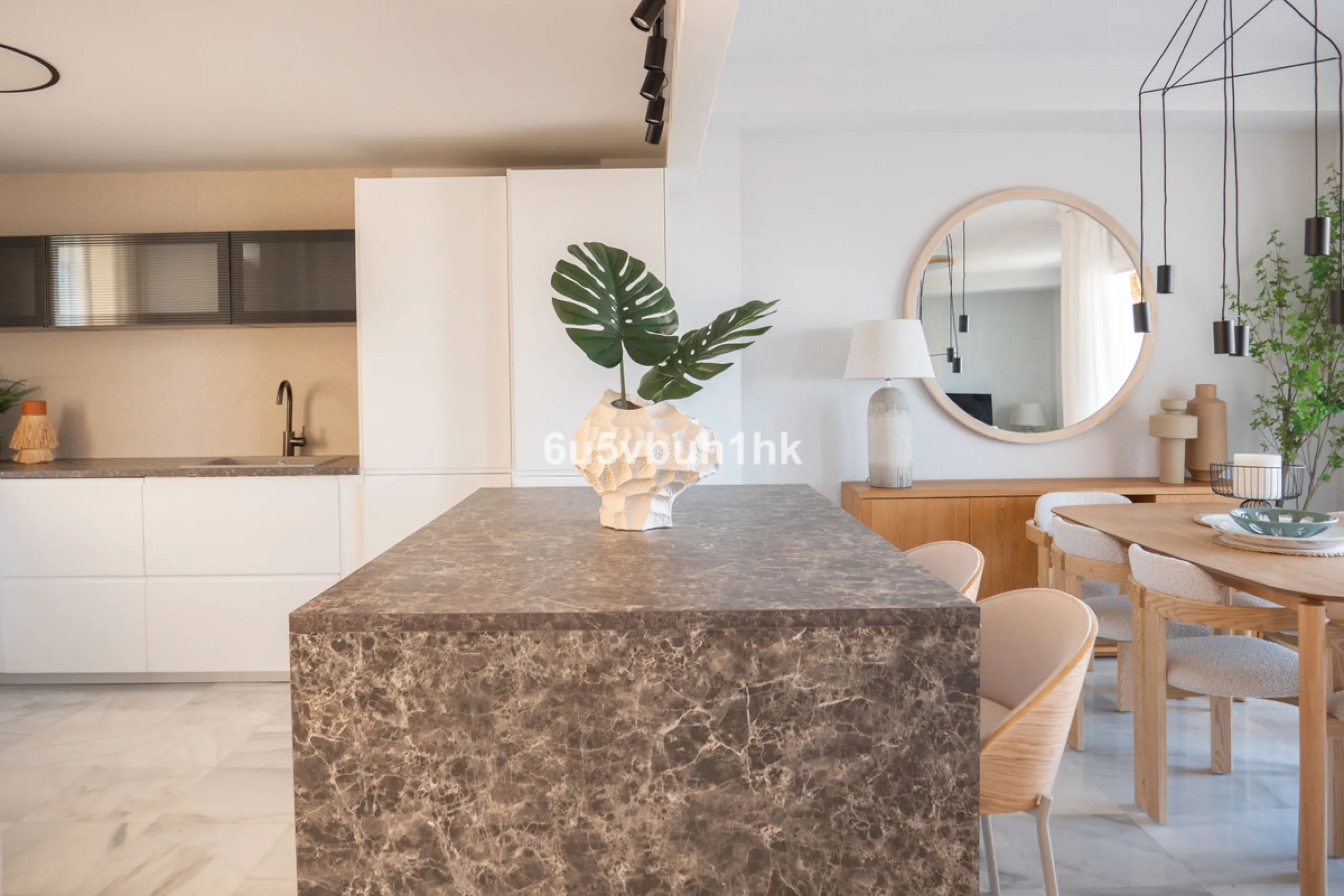 House - Townhouse в продаже в Benalmadena, Málaga. В доме 3 спален и 2 ванных комнат. Площадь дома 150 м². Площадь участка 100 м²
