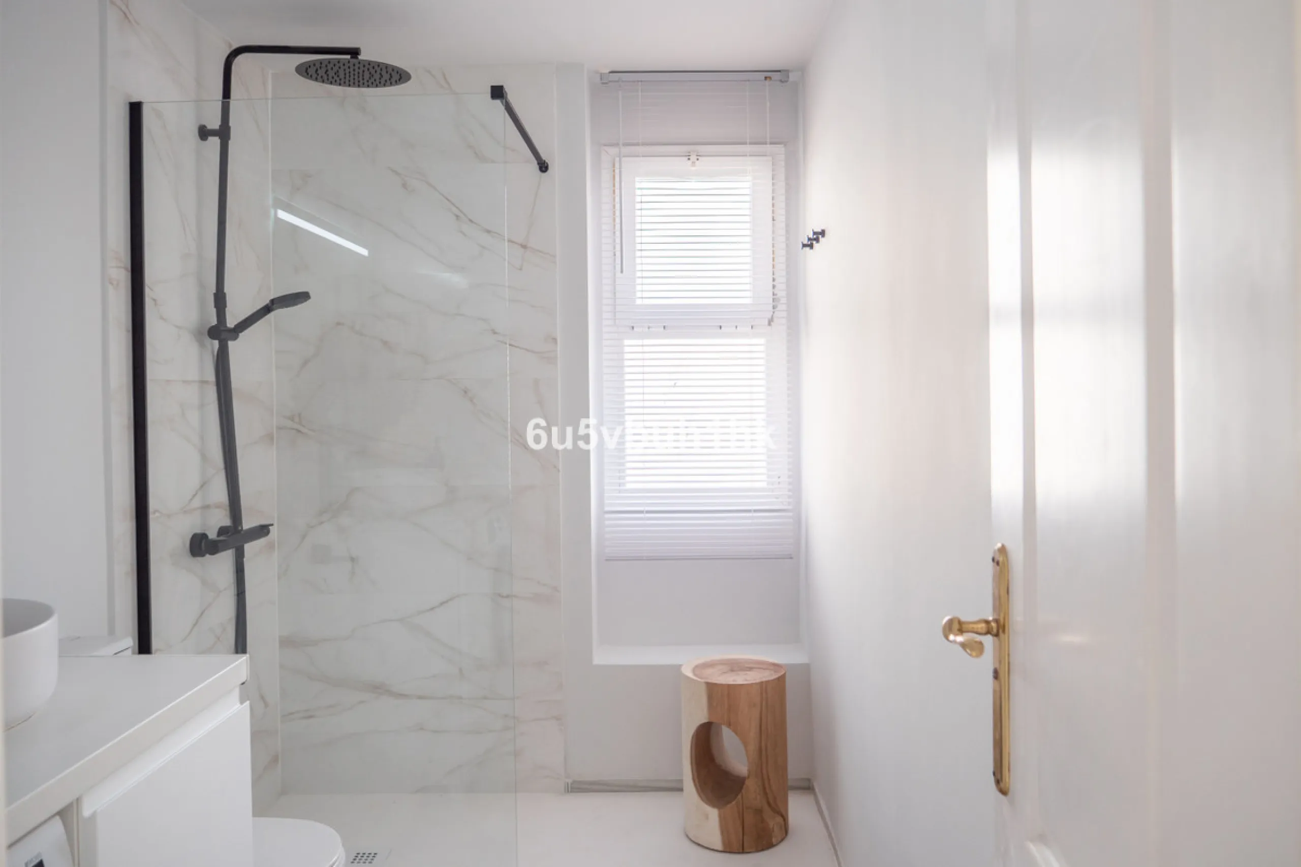 House - Townhouse в продаже в Benalmadena, Málaga. В доме 3 спален и 2 ванных комнат. Площадь дома 150 м². Площадь участка 100 м²