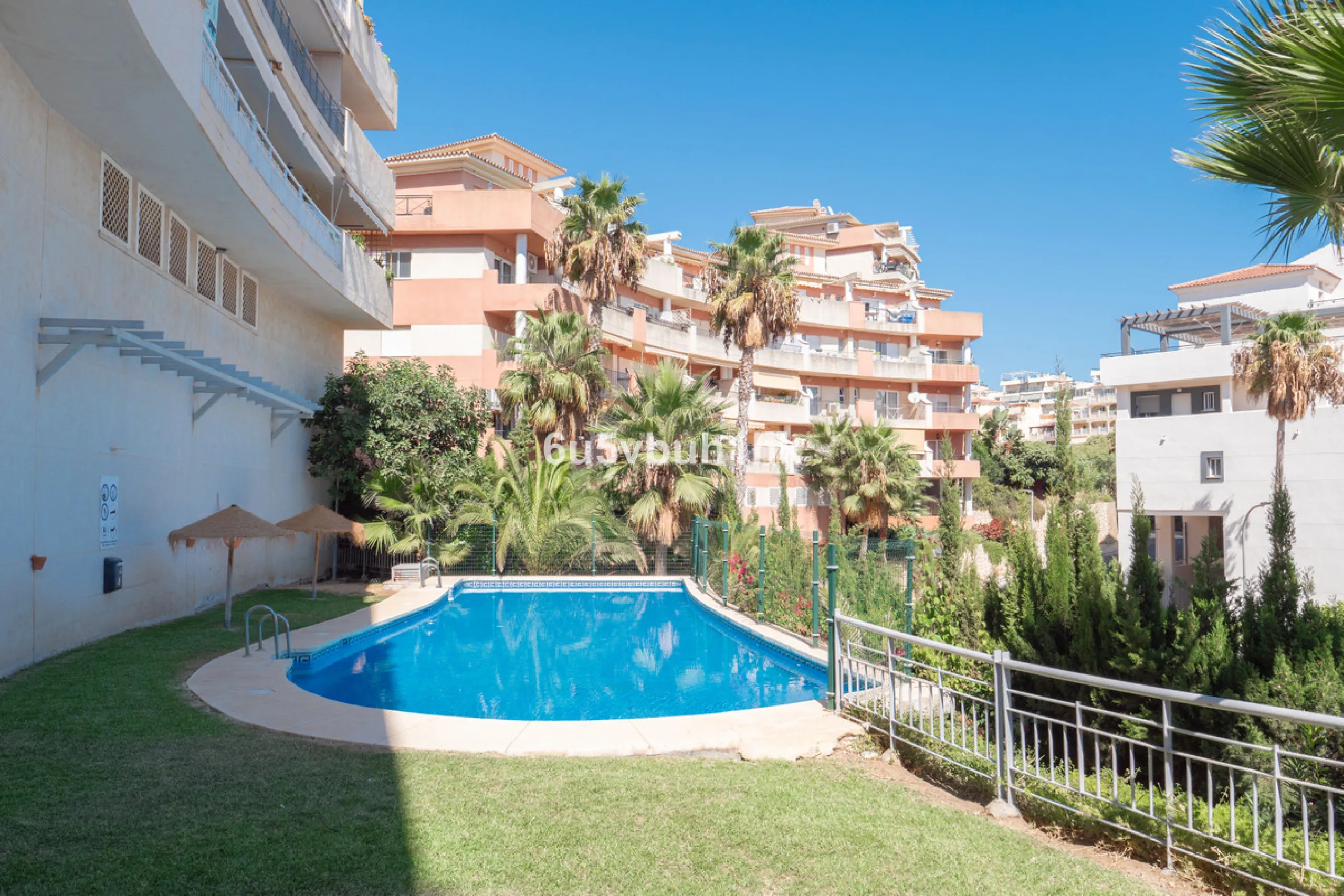 House - Townhouse в продаже в Benalmadena, Málaga. В доме 3 спален и 2 ванных комнат. Площадь дома 150 м². Площадь участка 100 м²