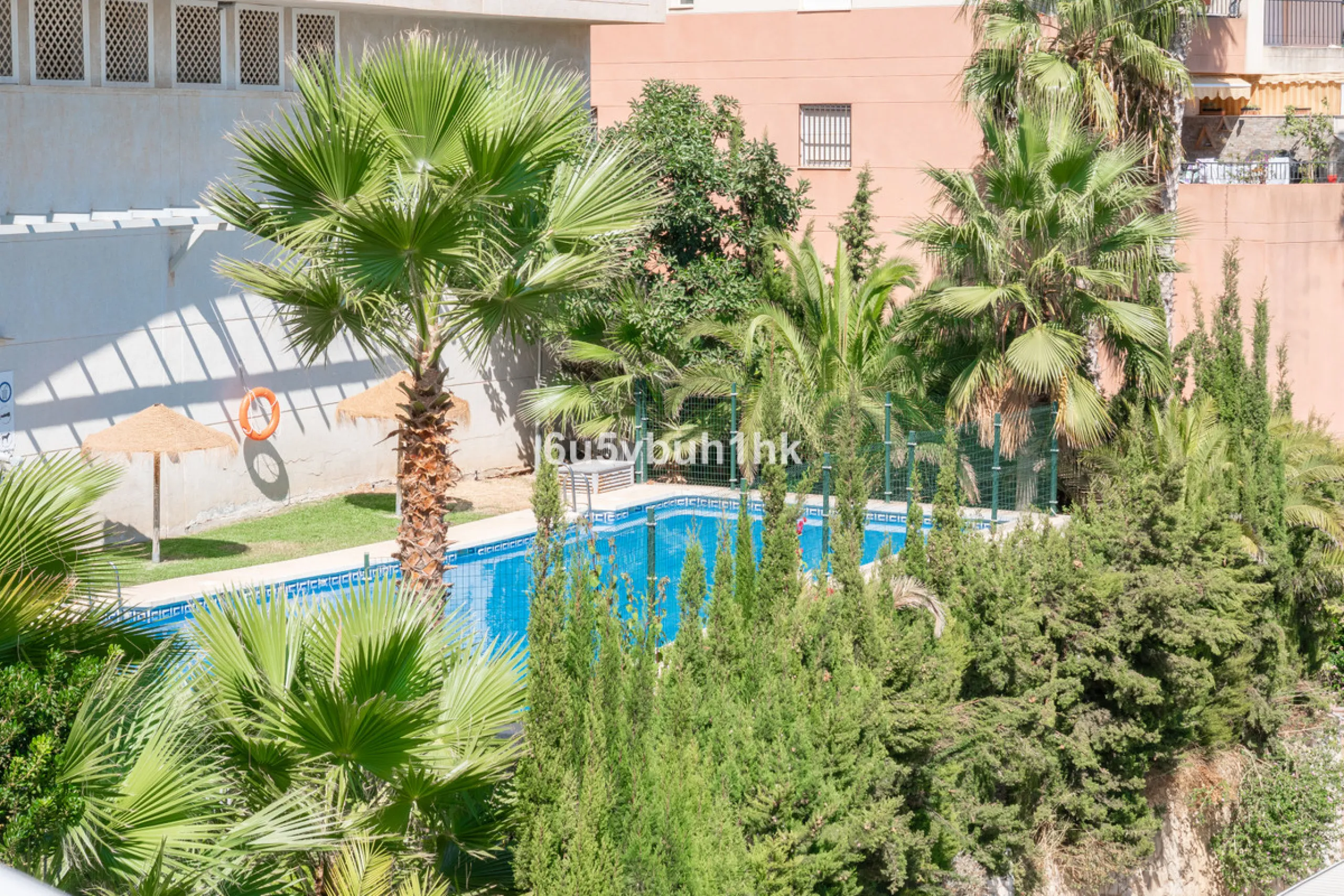 House - Townhouse в продаже в Benalmadena, Málaga. В доме 3 спален и 2 ванных комнат. Площадь дома 150 м². Площадь участка 100 м²