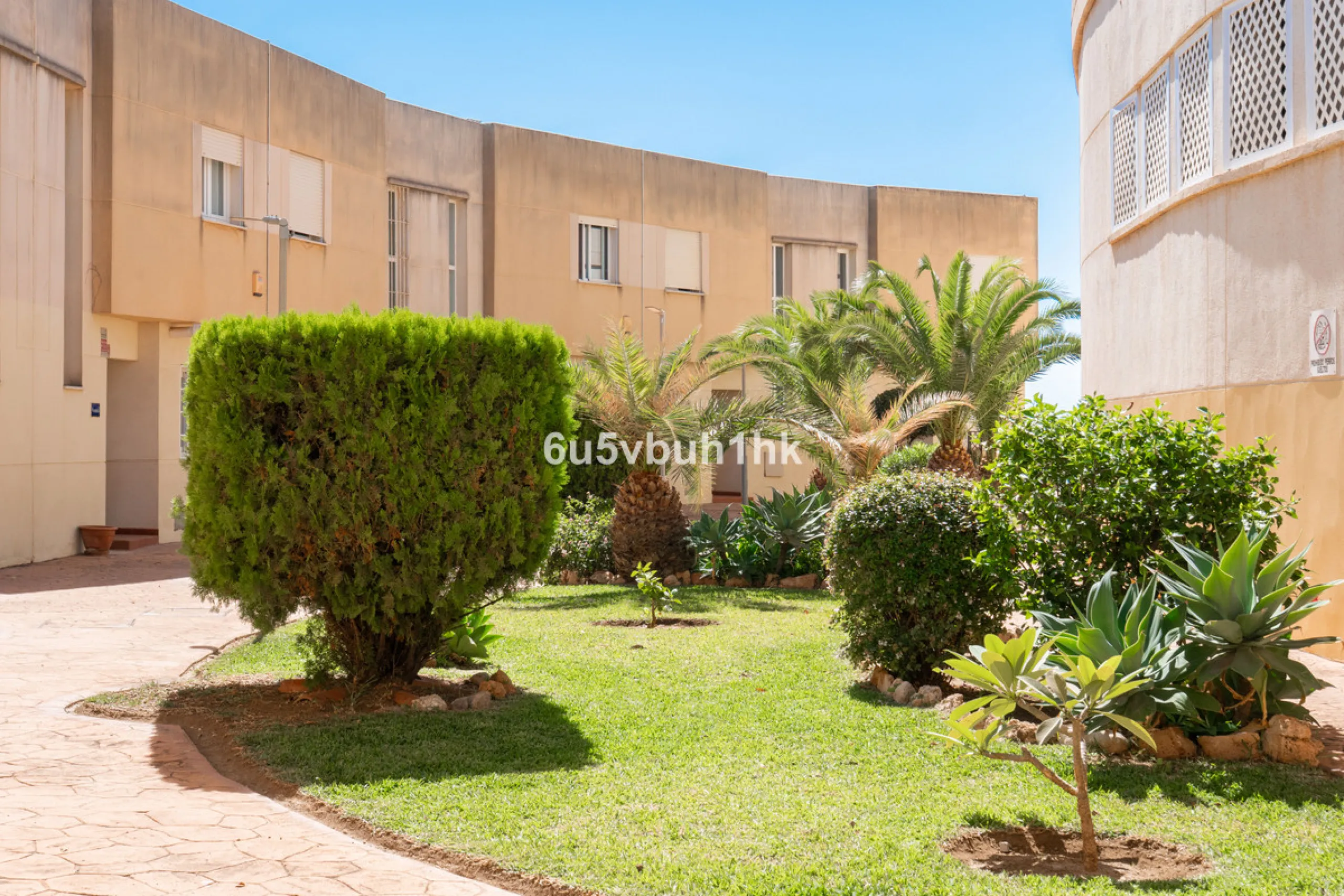 House - Townhouse в продаже в Benalmadena, Málaga. В доме 3 спален и 2 ванных комнат. Площадь дома 150 м². Площадь участка 100 м²