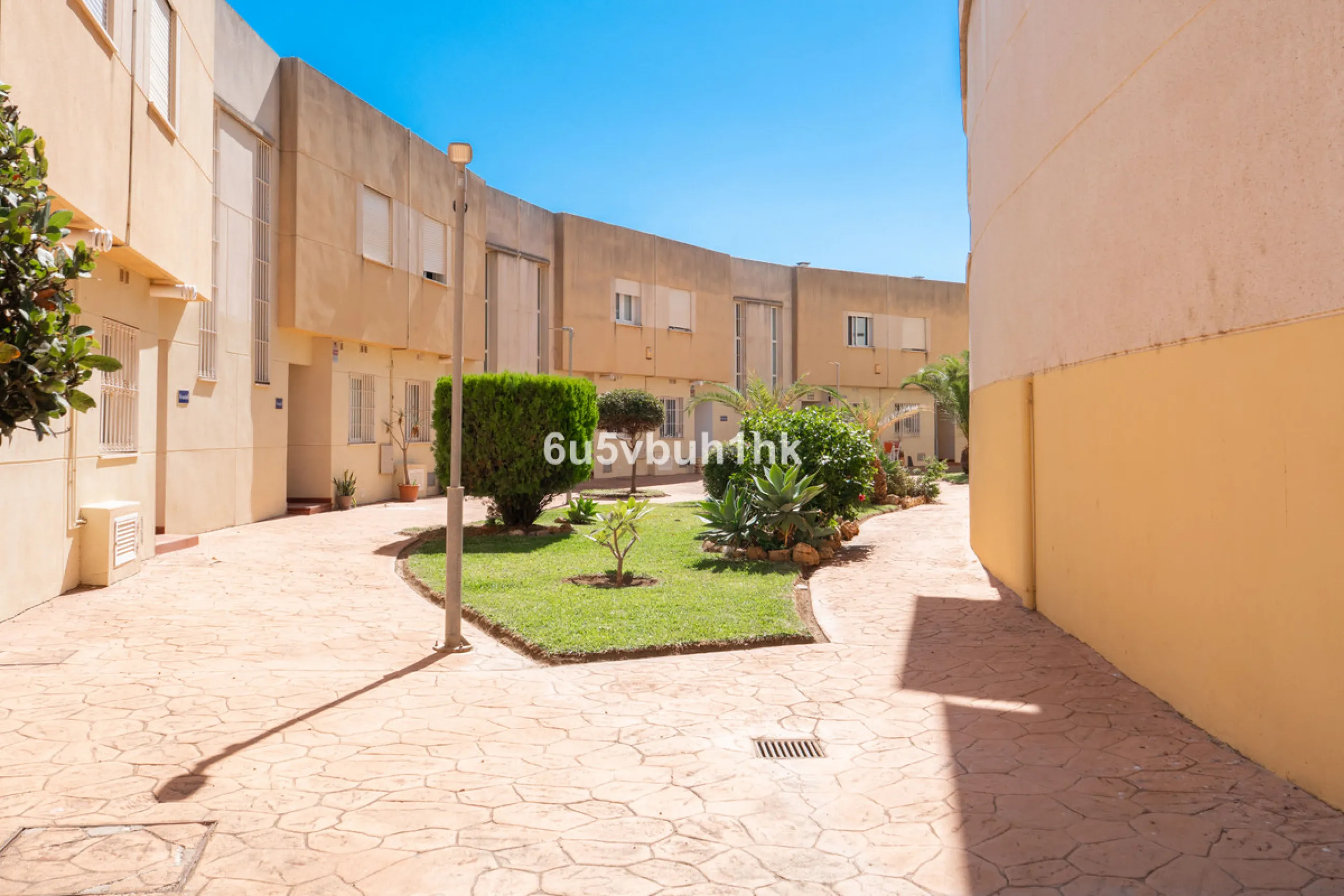 House - Townhouse в продаже в Benalmadena, Málaga. В доме 3 спален и 2 ванных комнат. Площадь дома 150 м². Площадь участка 100 м²