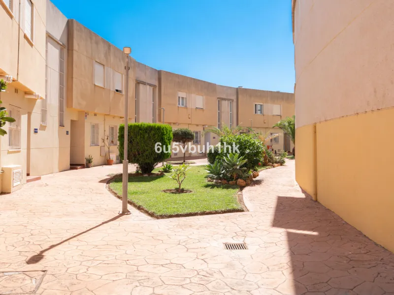 House - Townhouse в продаже в Benalmadena, Málaga. В доме 3 спален и 2 ванных комнат. Площадь дома 150 м². Площадь участка 100 м²