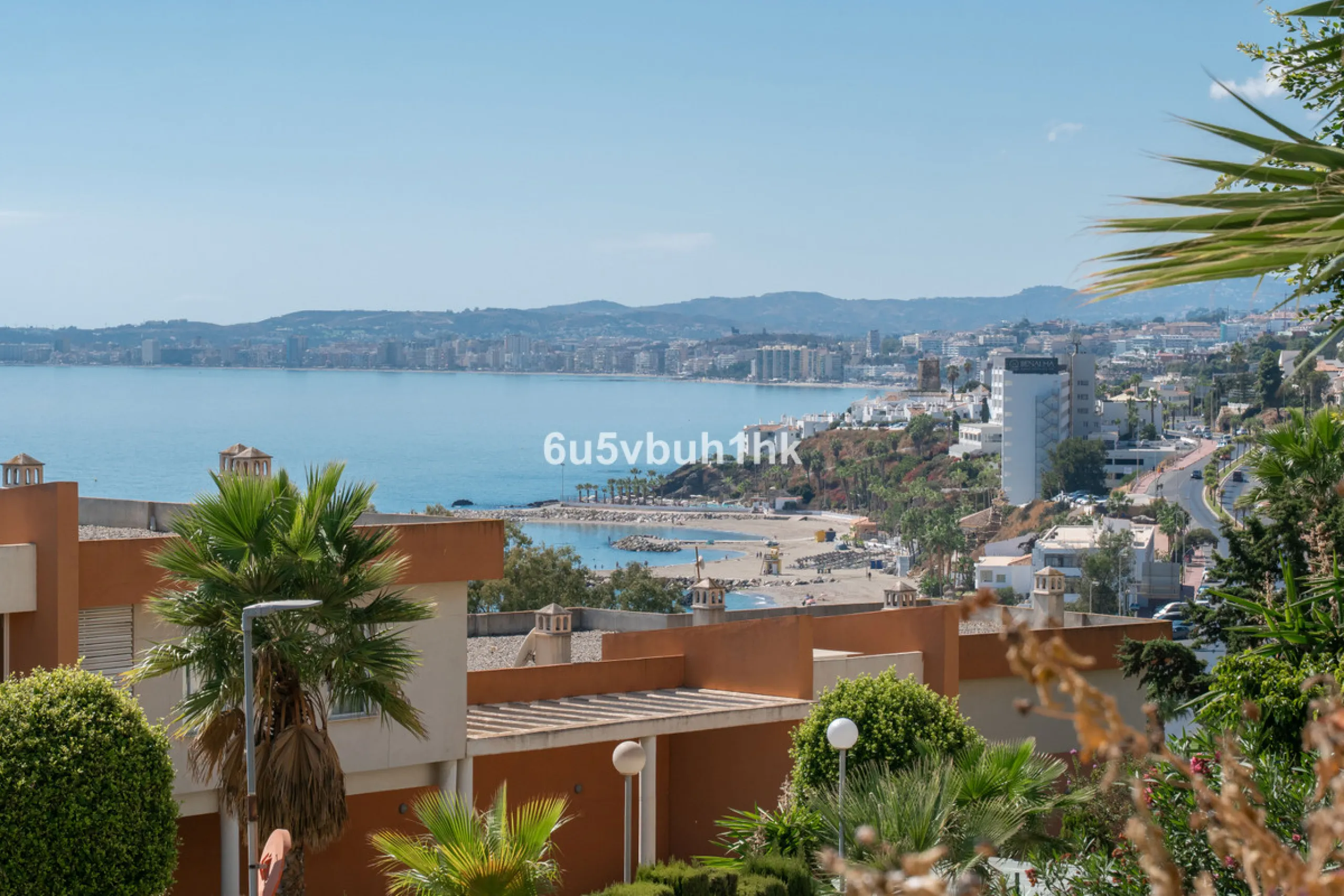 House - Townhouse в продаже в Benalmadena, Málaga. В доме 3 спален и 2 ванных комнат. Площадь дома 150 м². Площадь участка 100 м²