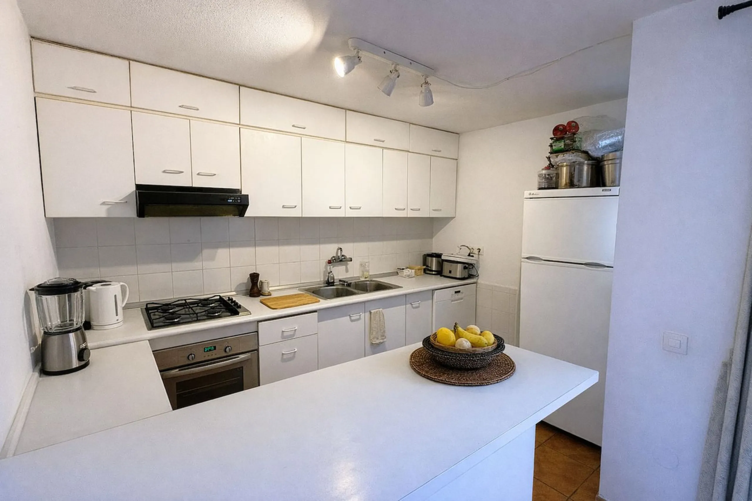 House - Townhouse в продаже в Casares, Málaga. В доме 1 спален и 1 ванных комнат. Площадь дома 82 м². Площадь участка 181 м²