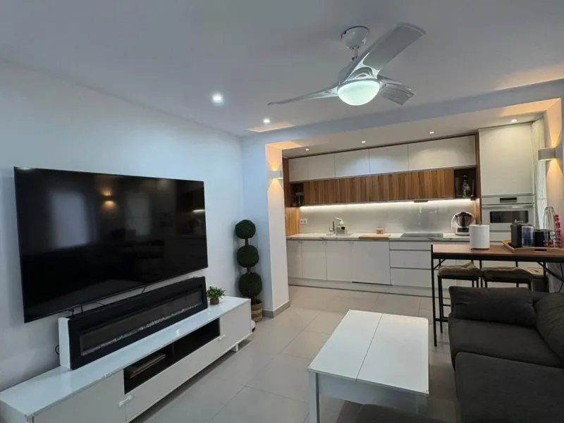 Bright, Renovated and Furnished Ground-Floor Flat in Prestigious Centre of Marbella – Wheelchair-Adapted with Sea Views and Low Community Fees!