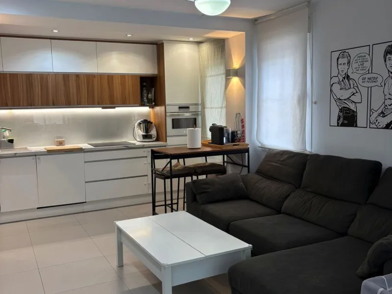 Bright, Renovated and Furnished Ground-Floor Flat in Prestigious Centre of Marbella – Wheelchair-Adapted with Sea Views and Low Community Fees!