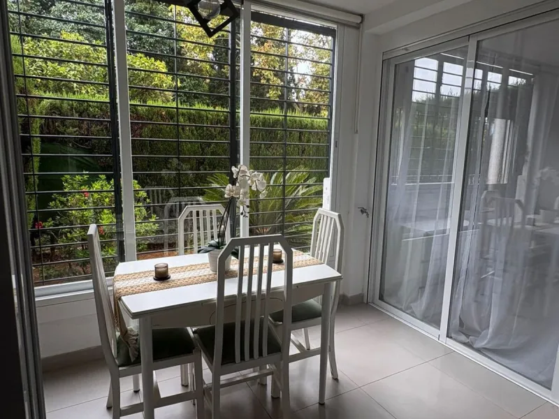 Bright, Renovated and Furnished Ground-Floor Flat in Prestigious Centre of Marbella – Wheelchair-Adapted with Sea Views and Low Community Fees!