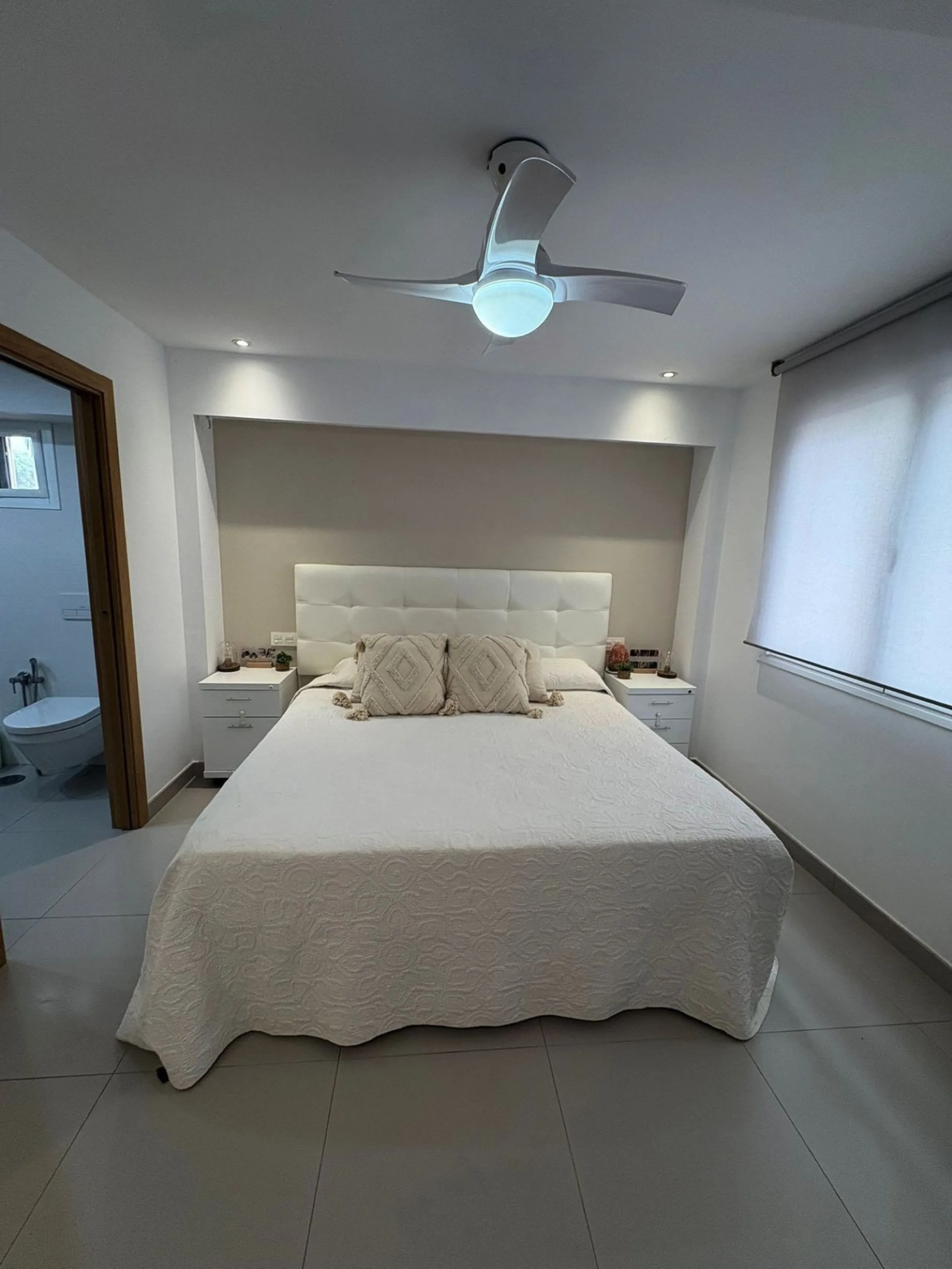 Bright, Renovated and Furnished Ground-Floor Flat in Prestigious Centre of Marbella – Wheelchair-Adapted with Sea Views and Low Community Fees!