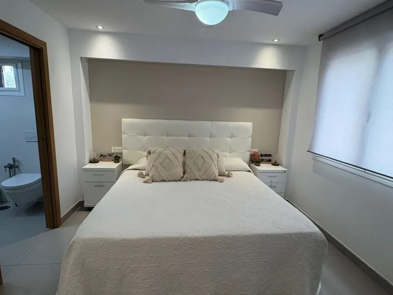 Bright, Renovated and Furnished Ground-Floor Flat in Prestigious Centre of Marbella – Wheelchair-Adapted with Sea Views and Low Community Fees!