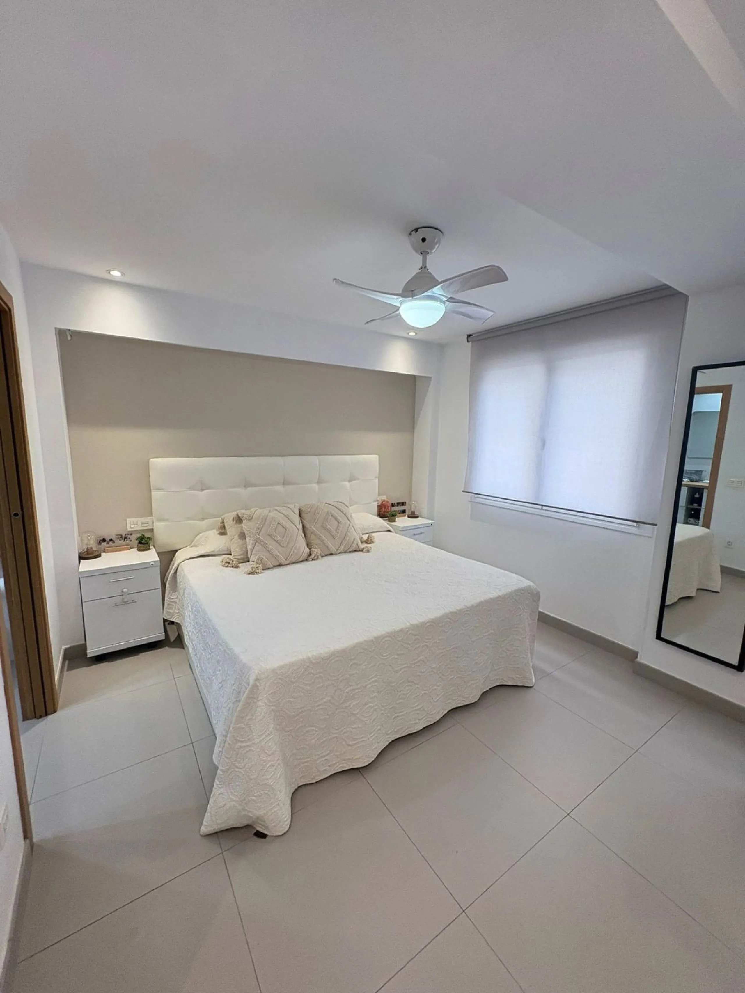 Bright, Renovated and Furnished Ground-Floor Flat in Prestigious Centre of Marbella – Wheelchair-Adapted with Sea Views and Low Community Fees!