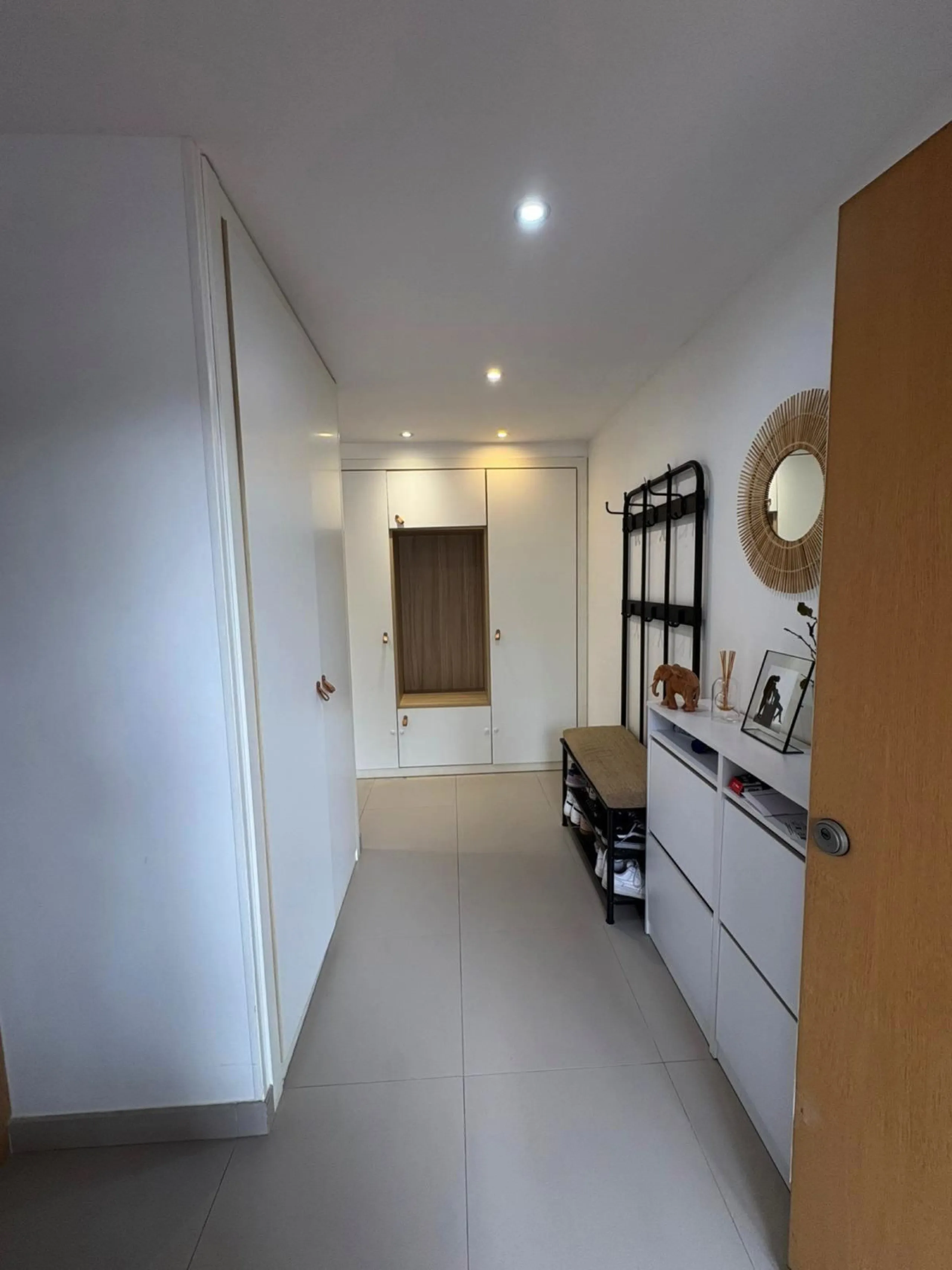 Bright, Renovated and Furnished Ground-Floor Flat in Prestigious Centre of Marbella – Wheelchair-Adapted with Sea Views and Low Community Fees!