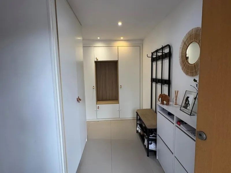 Bright, Renovated and Furnished Ground-Floor Flat in Prestigious Centre of Marbella – Wheelchair-Adapted with Sea Views and Low Community Fees!