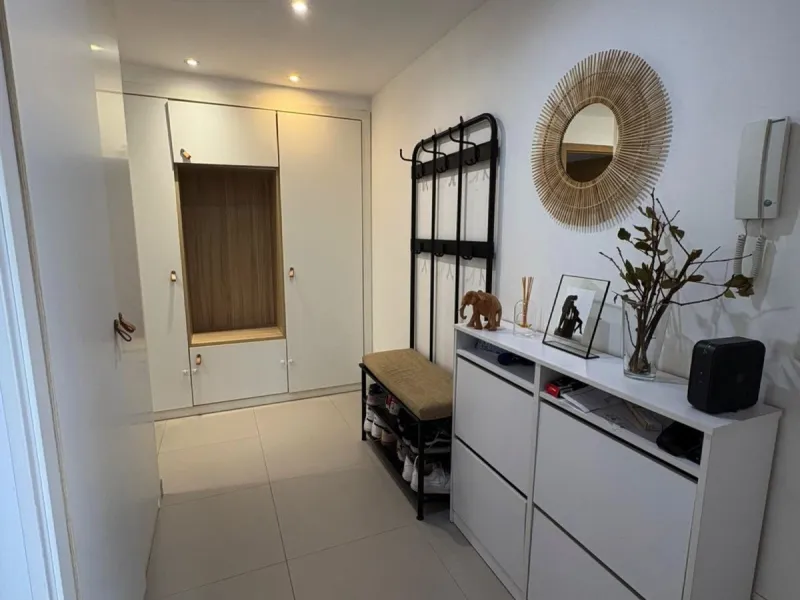 Bright, Renovated and Furnished Ground-Floor Flat in Prestigious Centre of Marbella – Wheelchair-Adapted with Sea Views and Low Community Fees!