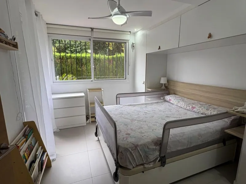 Bright, Renovated and Furnished Ground-Floor Flat in Prestigious Centre of Marbella – Wheelchair-Adapted with Sea Views and Low Community Fees!