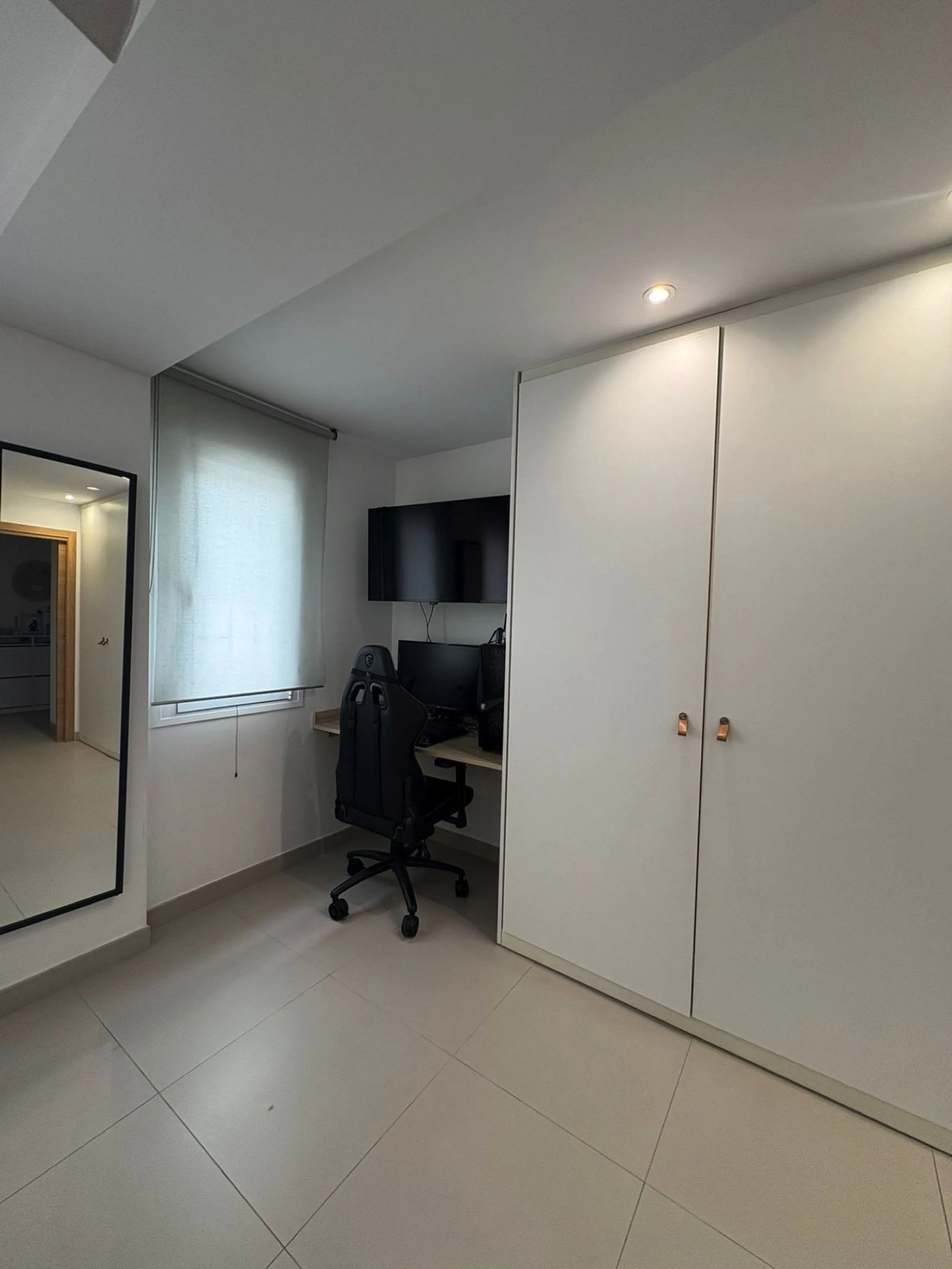 Bright, Renovated and Furnished Ground-Floor Flat in Prestigious Centre of Marbella – Wheelchair-Adapted with Sea Views and Low Community Fees!