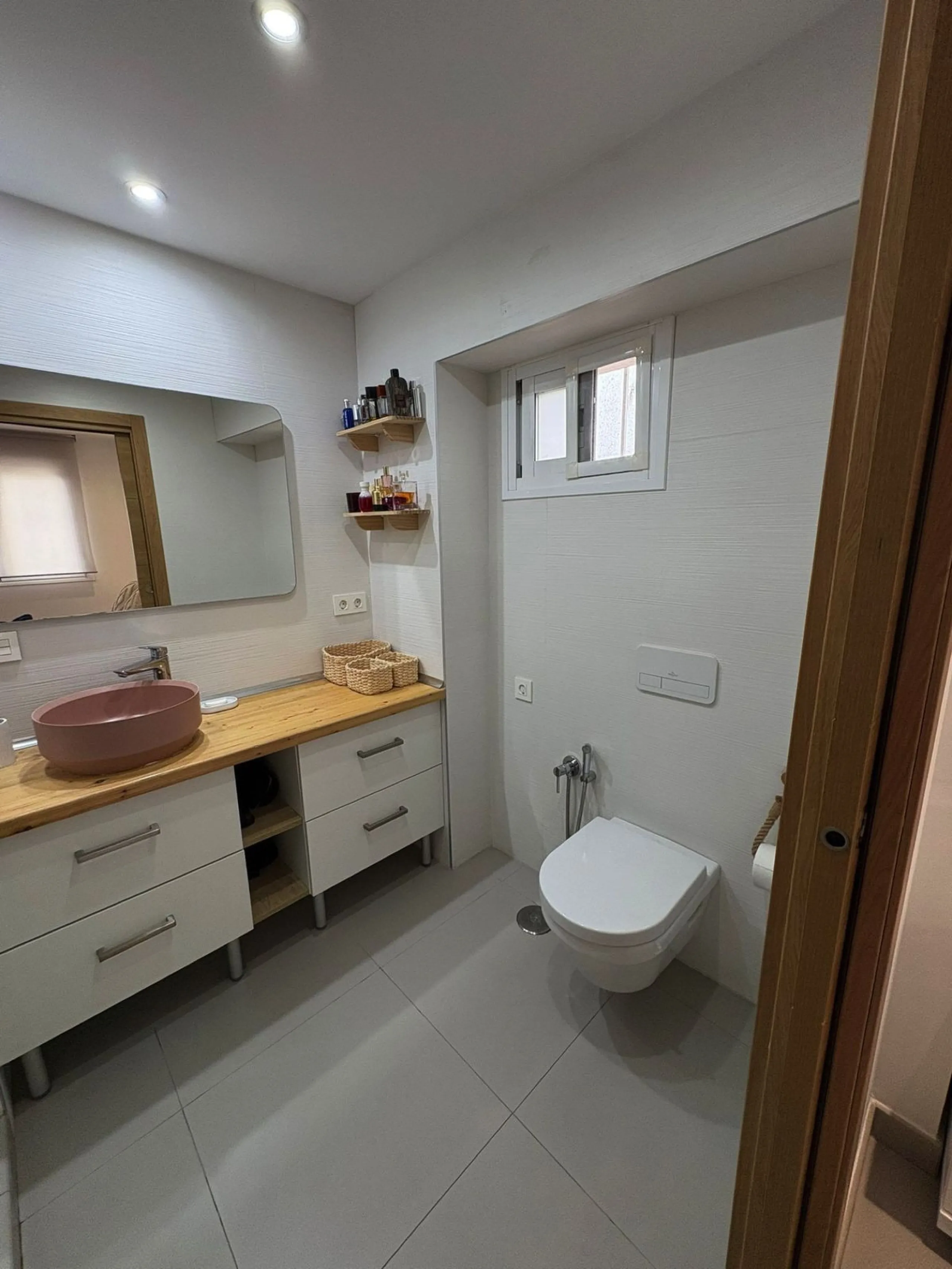 Bright, Renovated and Furnished Ground-Floor Flat in Prestigious Centre of Marbella – Wheelchair-Adapted with Sea Views and Low Community Fees!