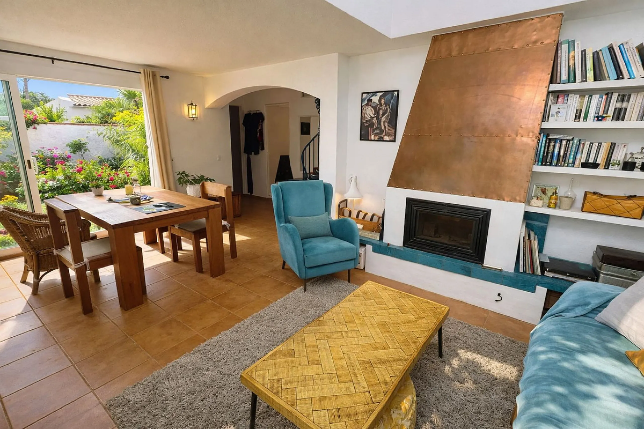 House - Townhouse в продаже в Casares, Málaga. В доме 1 спален и 1 ванных комнат. Площадь дома 82 м². Площадь участка 181 м²