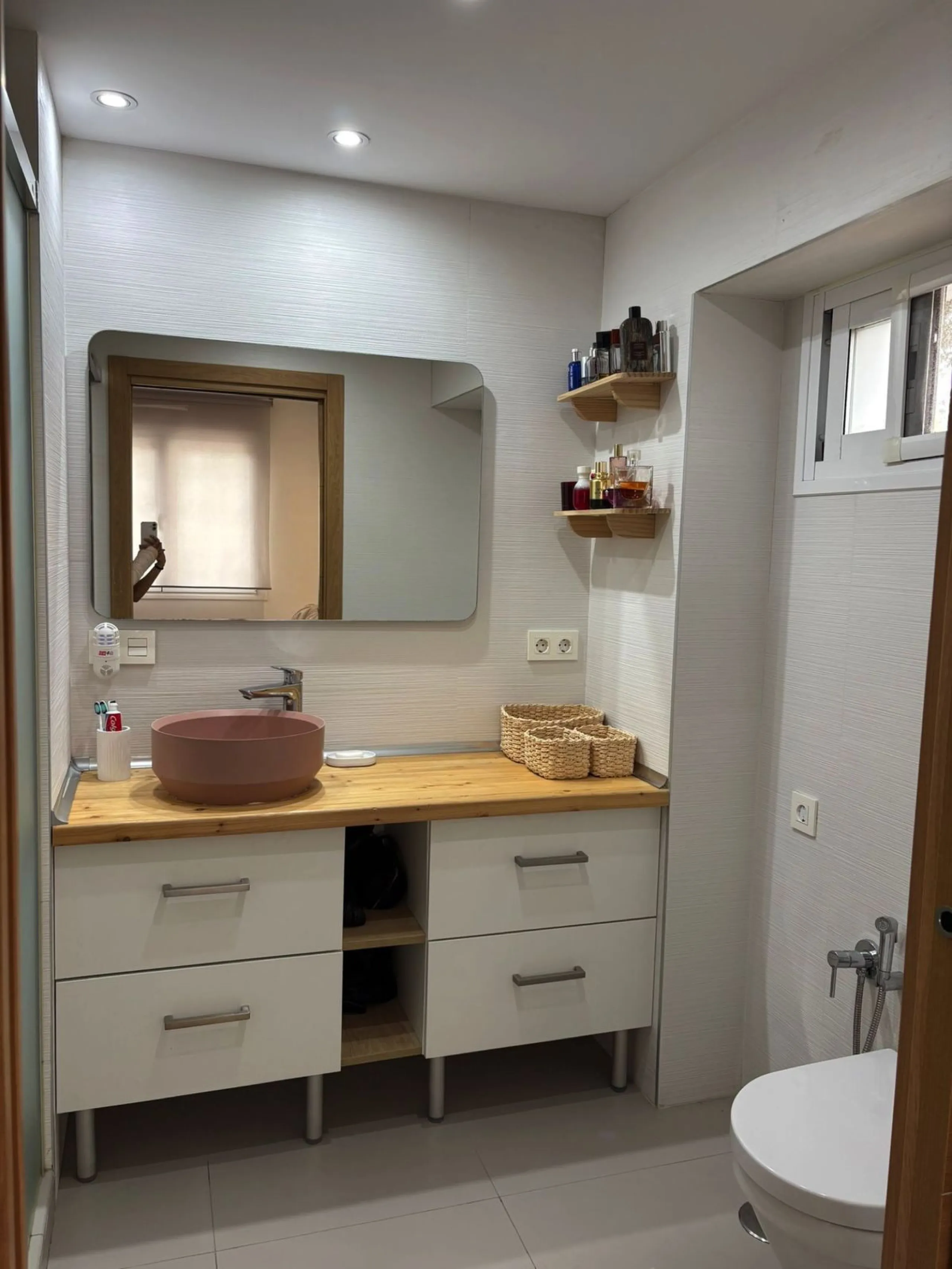 Bright, Renovated and Furnished Ground-Floor Flat in Prestigious Centre of Marbella – Wheelchair-Adapted with Sea Views and Low Community Fees!