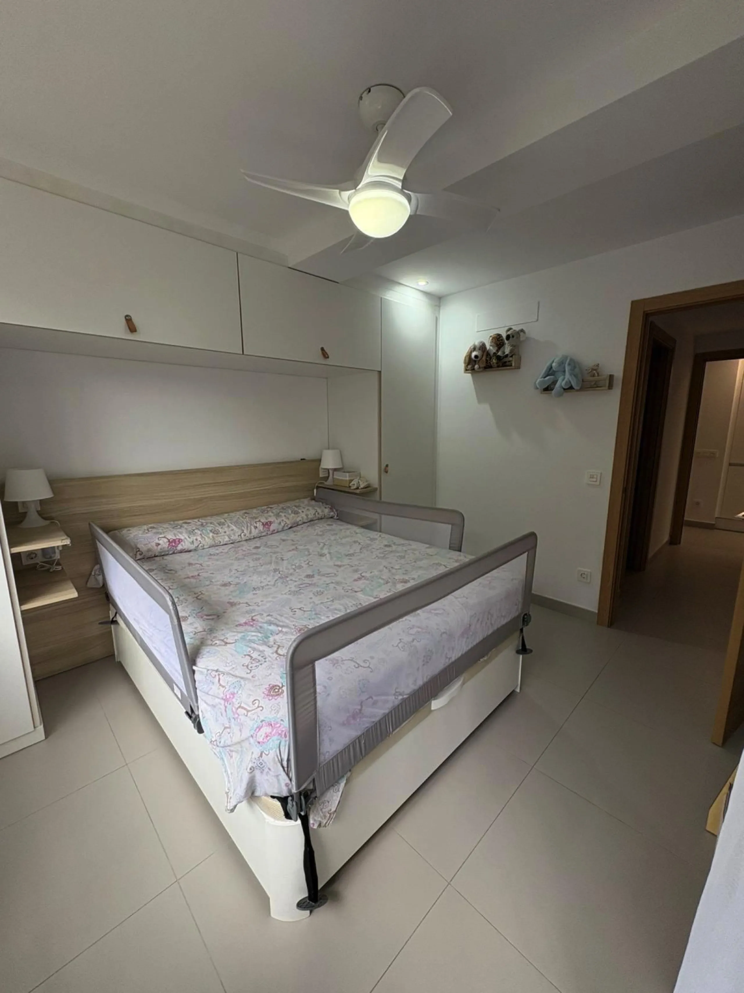 Bright, Renovated and Furnished Ground-Floor Flat in Prestigious Centre of Marbella – Wheelchair-Adapted with Sea Views and Low Community Fees!