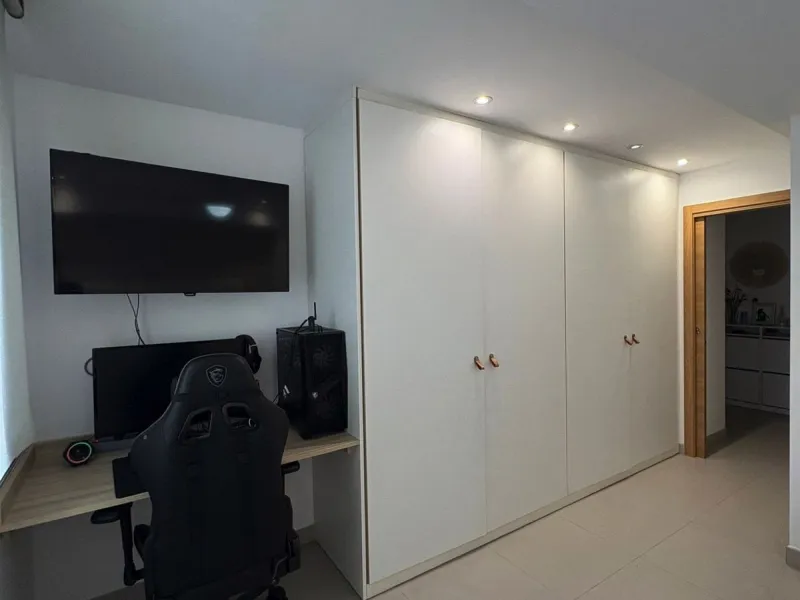 Bright, Renovated and Furnished Ground-Floor Flat in Prestigious Centre of Marbella – Wheelchair-Adapted with Sea Views and Low Community Fees!
