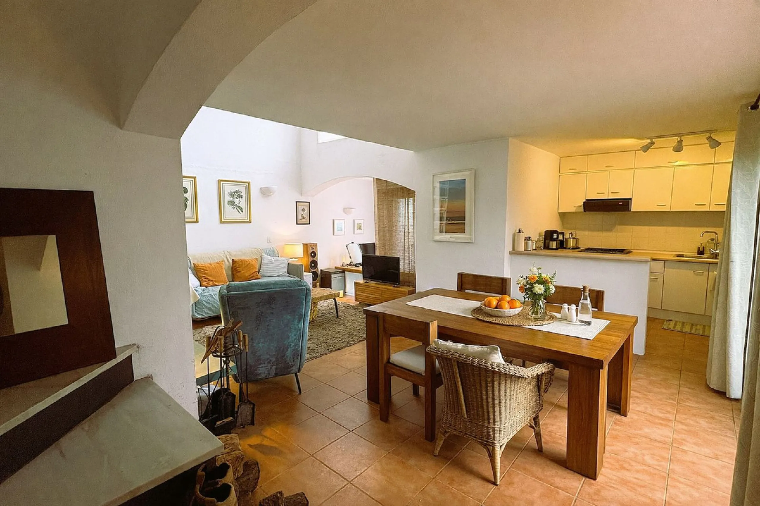 House - Townhouse в продаже в Casares, Málaga. В доме 1 спален и 1 ванных комнат. Площадь дома 82 м². Площадь участка 181 м²