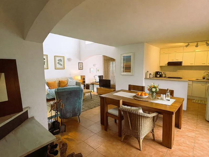 House - Townhouse в продаже в Casares, Málaga. В доме 1 спален и 1 ванных комнат. Площадь дома 82 м². Площадь участка 181 м²