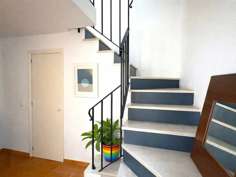 House - Townhouse в продаже в Casares, Málaga. В доме 1 спален и 1 ванных комнат. Площадь дома 82 м². Площадь участка 181 м²