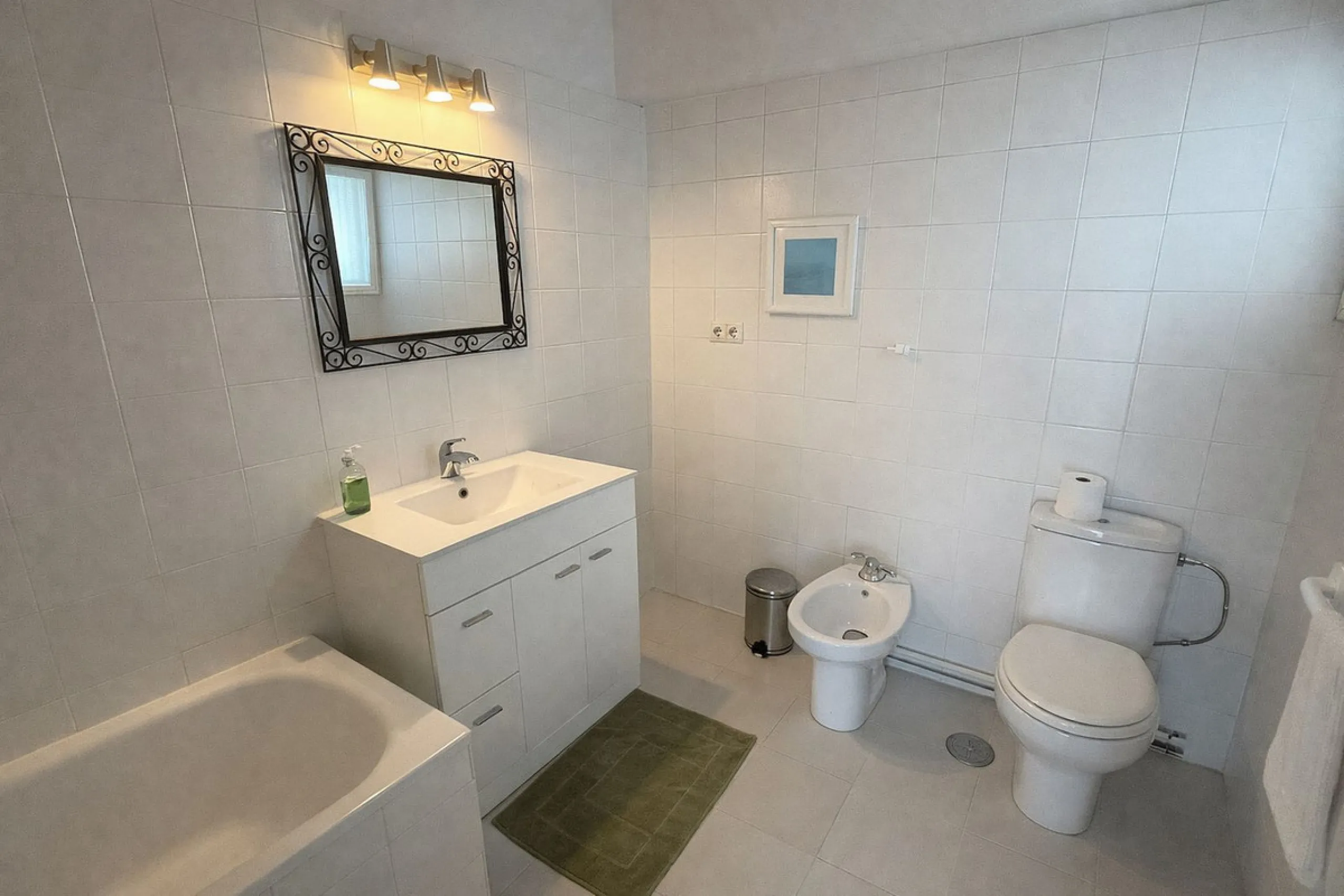 House - Townhouse в продаже в Casares, Málaga. В доме 1 спален и 1 ванных комнат. Площадь дома 82 м². Площадь участка 181 м²