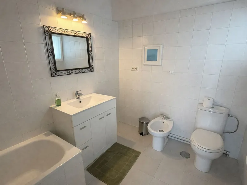 House - Townhouse в продаже в Casares, Málaga. В доме 1 спален и 1 ванных комнат. Площадь дома 82 м². Площадь участка 181 м²
