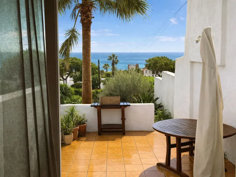 House - Townhouse в продаже в Casares, Málaga. В доме 1 спален и 1 ванных комнат. Площадь дома 82 м². Площадь участка 181 м²