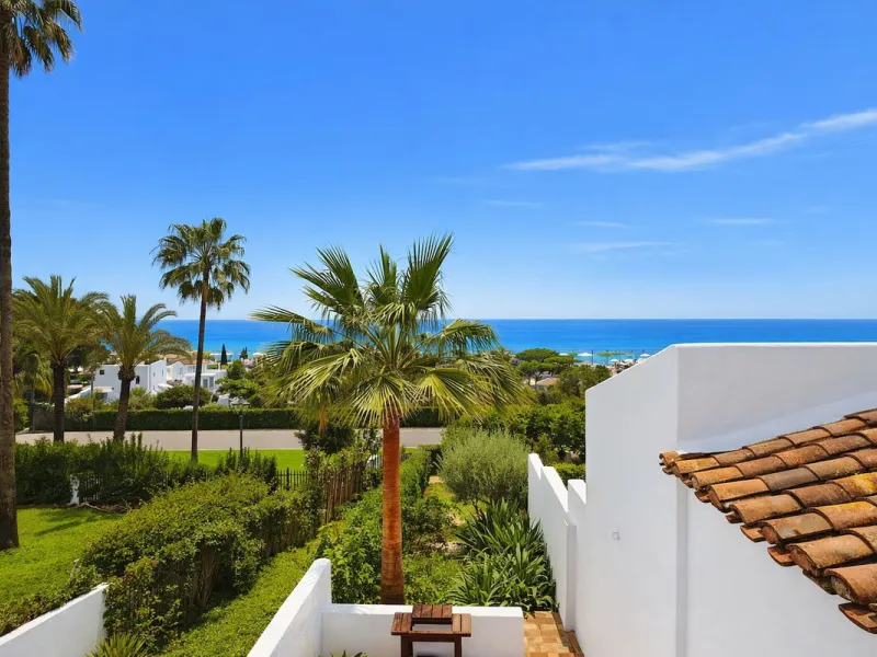 House - Townhouse в продаже в Casares, Málaga. В доме 1 спален и 1 ванных комнат. Площадь дома 82 м². Площадь участка 181 м²